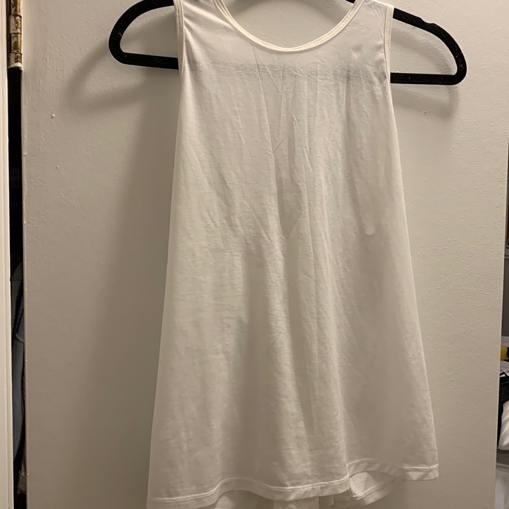 white lululemon tank top